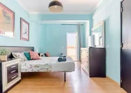 Azul No Coracao Da Da Rocha * Portimão
